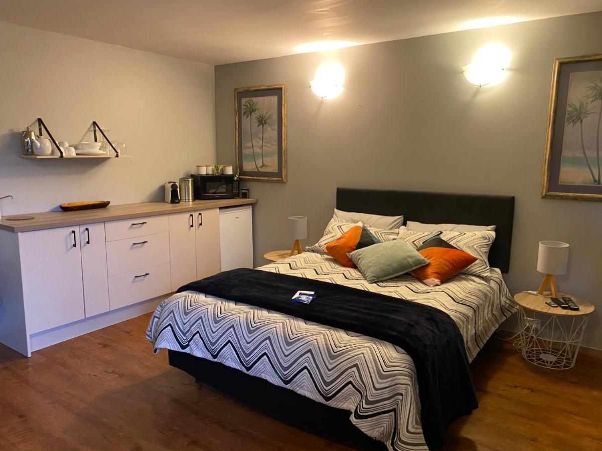 Opanuku Out West Hotel Auckland Bagian luar foto